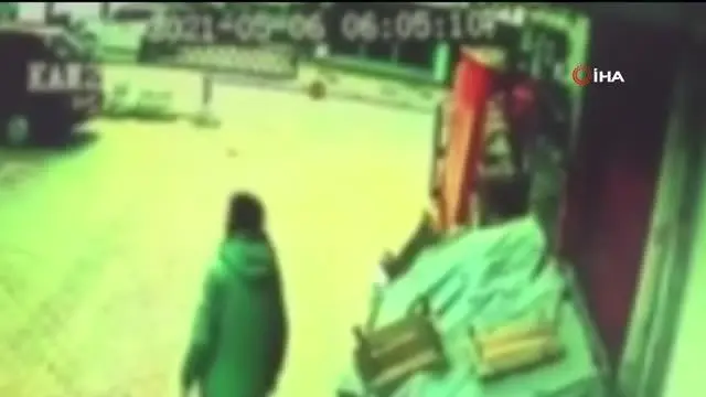 Sebze ve meyveleri seçerek böyle çaldı Sebze ve meyveleri seçerek böyle çaldı