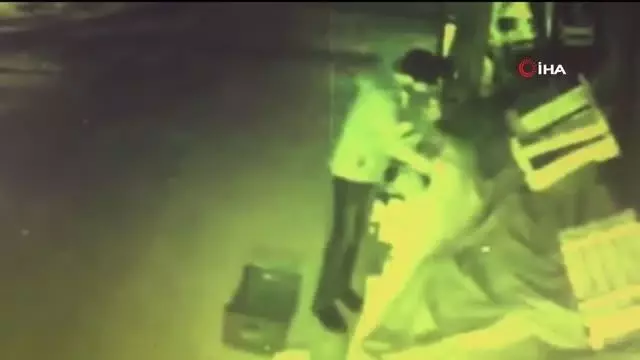 Sebze ve meyveleri seçerek böyle çaldı Sebze ve meyveleri seçerek böyle çaldı