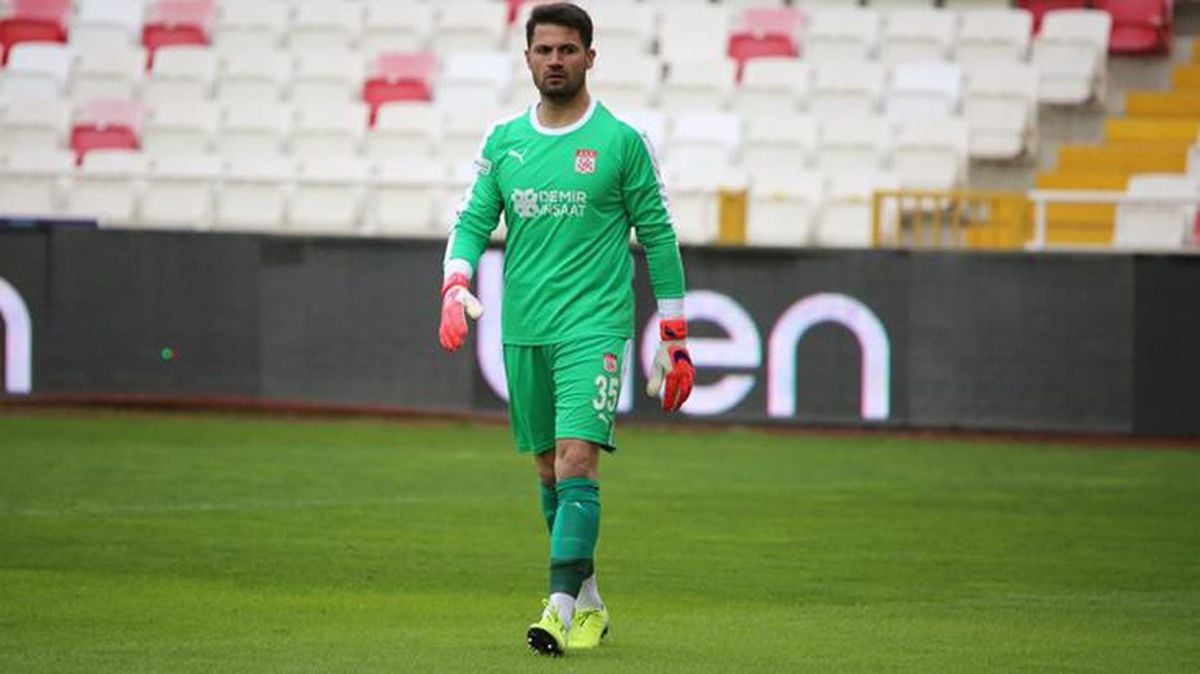 Sivasspor kalecisi Ali Şaşal'ın performansı Fenerbahçe taraftarlarını çıldırttı