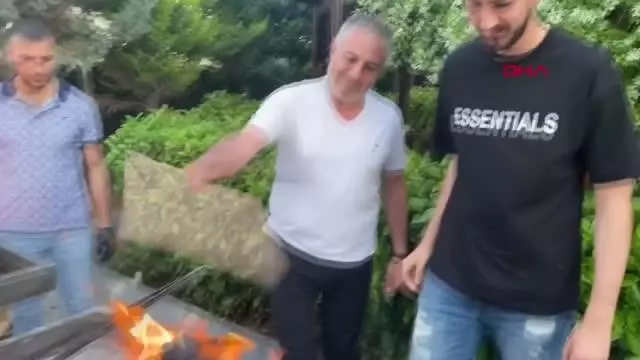 Son dakika haberleri! SPOR Adana Demirsporlu futbolcular iftarda mangal yaktı; Şampiyonluk ateşini yaktık