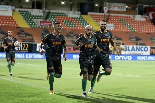 Süper Lig: Aytemiz Alanyaspor: 2 BB Erzurumspor: 1 (İlk yarı) Süper Lig: Aytemiz Alanyaspor: 2 BB Erzurumspor: 1 (İlk yarı)