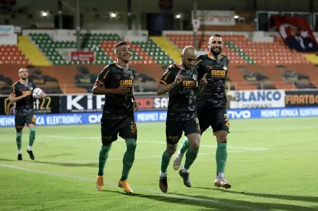 Süper Lig: Aytemiz Alanyaspor: 2 BB Erzurumspor: 1 (İlk yarı) Süper Lig: Aytemiz Alanyaspor: 2 BB Erzurumspor: 1 (İlk yarı)