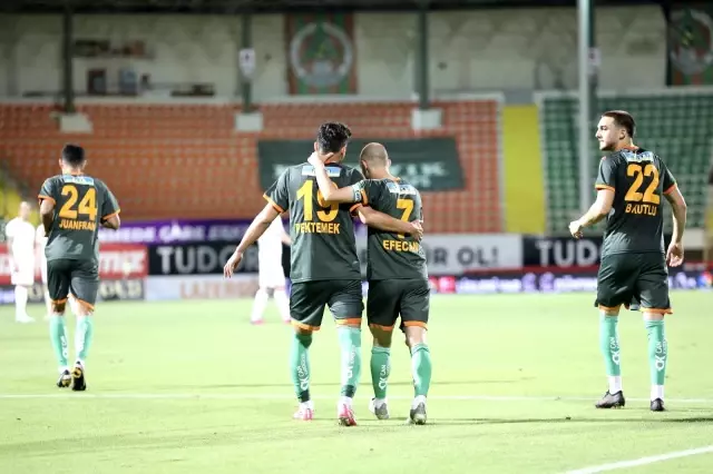 Süper Lig: Aytemiz Alanyaspor: 2 BB Erzurumspor: 1 (İlk yarı) Süper Lig: Aytemiz Alanyaspor: 2 BB Erzurumspor: 1 (İlk yarı)