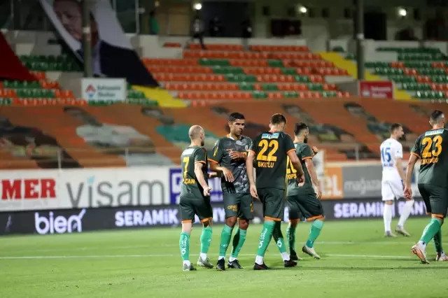 Süper Lig: Aytemiz Alanyaspor: 2 BB Erzurumspor: 1 (İlk yarı) Süper Lig: Aytemiz Alanyaspor: 2 BB Erzurumspor: 1 (İlk yarı)
