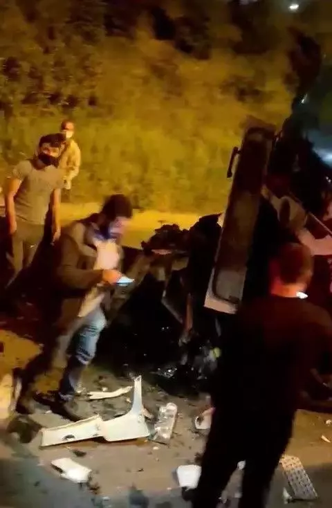 Aniden duran TIR zincirleme kazaya neden oldu: 1 ağır yaralı Aniden duran TIR zincirleme kazaya neden oldu: 1 ağır yaralı