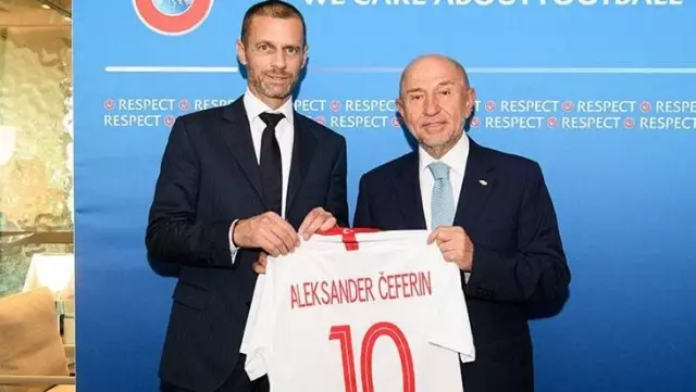 UEFA'dan TFF'ye teklif: Şampiyonlar Ligi finalini Türkiye Cumhuriyeti'nin 100. yılında İstanbul'da yapalım UEFA'dan TFF'ye teklif: Şampiyonlar Ligi finalini Türkiye Cumhuriyeti'nin 100. yılında İstanbul'da yapalım
