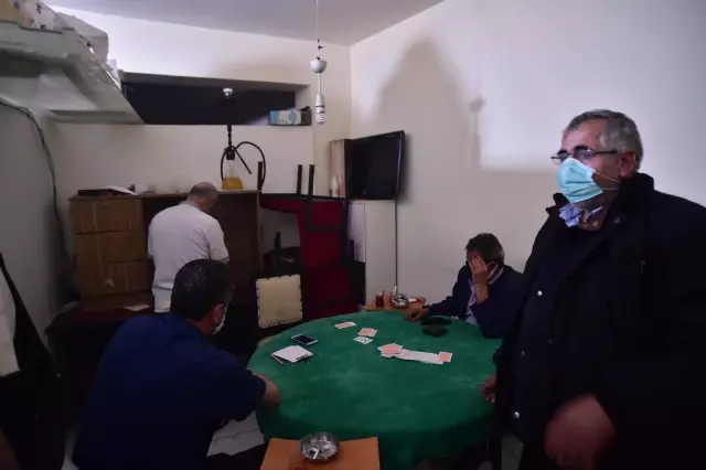 Üstü pastane altı kumarhane Üstü pastane altı kumarhane