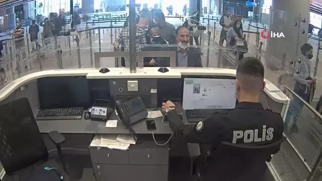 Uyuşturucu ticaretinden aranıyordu, İran Pasaportuyla Türkiye'ye girerken yakalandı Uyuşturucu ticaretinden aranıyordu, İran Pasaportuyla Türkiye'ye girerken yakalandı