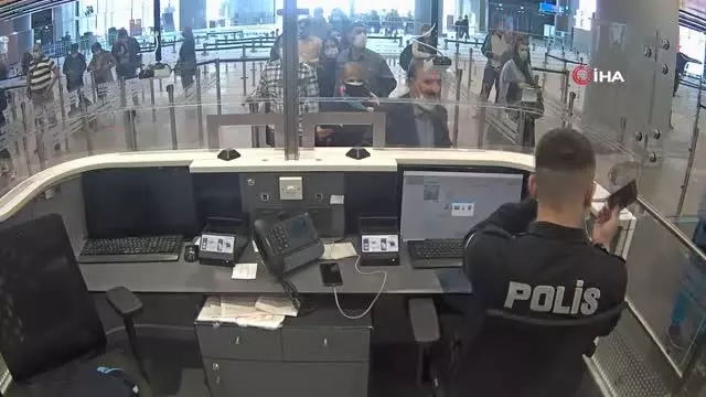 Uyuşturucu ticaretinden aranıyordu, İran Pasaportuyla Türkiye'ye girerken yakalandı Uyuşturucu ticaretinden aranıyordu, İran Pasaportuyla Türkiye'ye girerken yakalandı