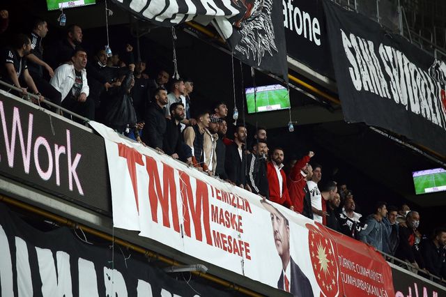 Vodafone Park'ta localar doldu