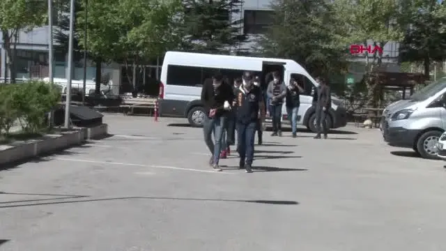 YASA DIŞI BAHİSLE DOLANDIRICILIK YAPAN 6 ŞÜPHELİ TUTUKLANDI YASA DIŞI BAHİSLE DOLANDIRICILIK YAPAN 6 ŞÜPHELİ TUTUKLANDI