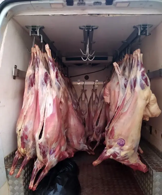 2 ton kaçak et ele geçirildi 2 ton kaçak et ele geçirildi