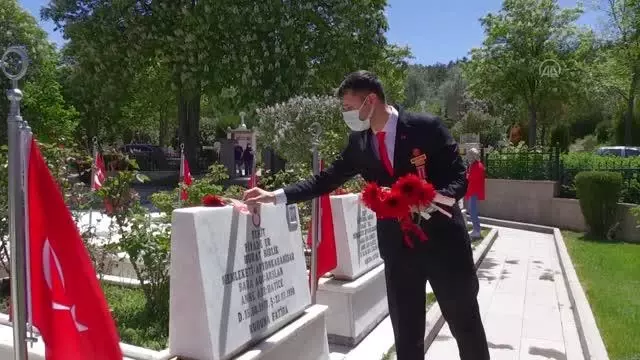Son dakika... AFYONKARAHİSAR - Şehitliklerde hüzünlü bayram arifesi Son dakika... AFYONKARAHİSAR - Şehitliklerde hüzünlü bayram arifesi