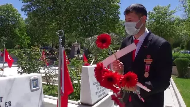 Son dakika... AFYONKARAHİSAR - Şehitliklerde hüzünlü bayram arifesi Son dakika... AFYONKARAHİSAR - Şehitliklerde hüzünlü bayram arifesi