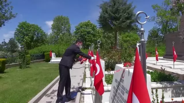 Son dakika... AFYONKARAHİSAR - Şehitliklerde hüzünlü bayram arifesi Son dakika... AFYONKARAHİSAR - Şehitliklerde hüzünlü bayram arifesi