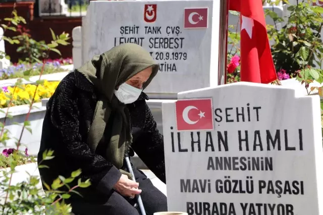 Aileler şehitlerine koştu Aileler şehitlerine koştu