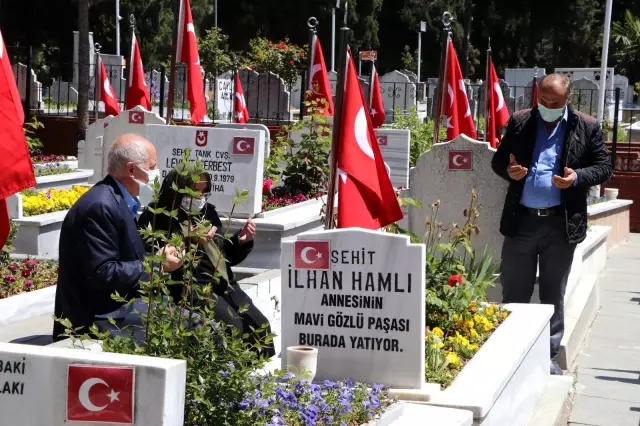 Aileler şehitlerine koştu Aileler şehitlerine koştu