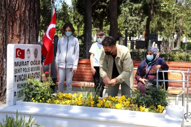 Aileler şehitlerine koştu Aileler şehitlerine koştu
