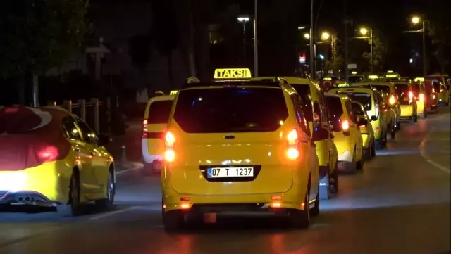 Antalyalı taksicilerden İsrail'e kınama konvoyu Antalyalı taksicilerden İsrail'e kınama konvoyu