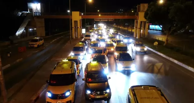Antalyalı taksicilerden İsrail'e kınama konvoyu Antalyalı taksicilerden İsrail'e kınama konvoyu