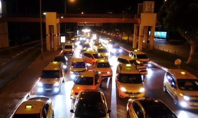 Antalyalı taksicilerden İsrail'e kınama konvoyu Antalyalı taksicilerden İsrail'e kınama konvoyu