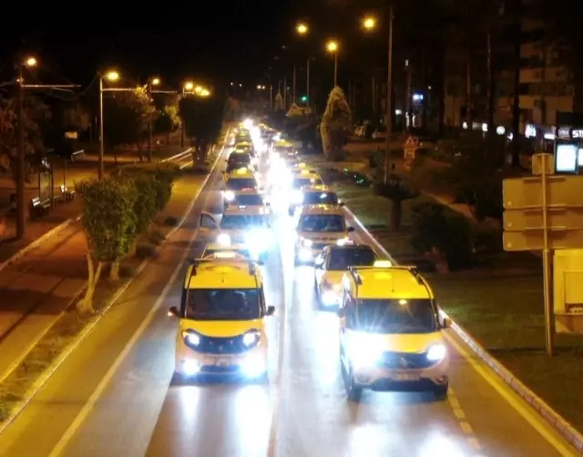Antalyalı taksicilerden İsrail'e kınama konvoyu Antalyalı taksicilerden İsrail'e kınama konvoyu