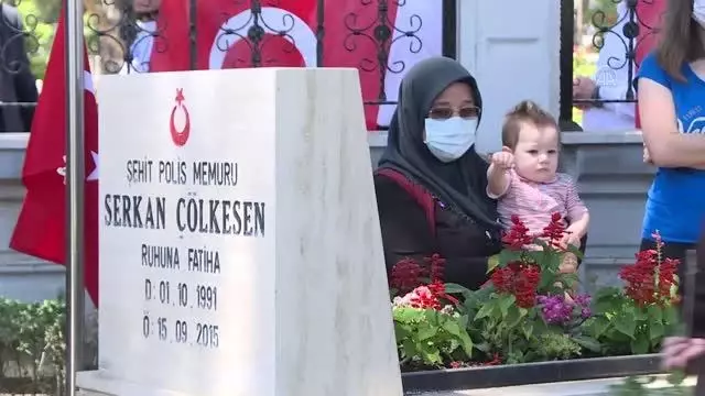 Son dakika! Antalya Emniyet Müdürü Ulucan, şehitliği ziyaret etti Son dakika! Antalya Emniyet Müdürü Ulucan, şehitliği ziyaret etti