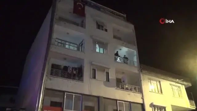 Son dakika haberi! Apartmanda çıkan yangın paniğe sebep oldu Son dakika haberi! Apartmanda çıkan yangın paniğe sebep oldu