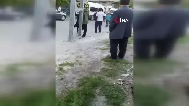 Avcılar'da baltalı, sopalı kavga: 1 yaralı Avcılar'da baltalı, sopalı kavga: 1 yaralı