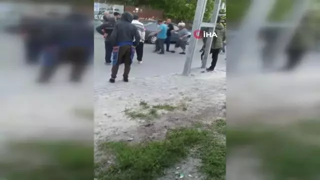 Avcılar'da baltalı, sopalı kavga: 1 yaralı Avcılar'da baltalı, sopalı kavga: 1 yaralı