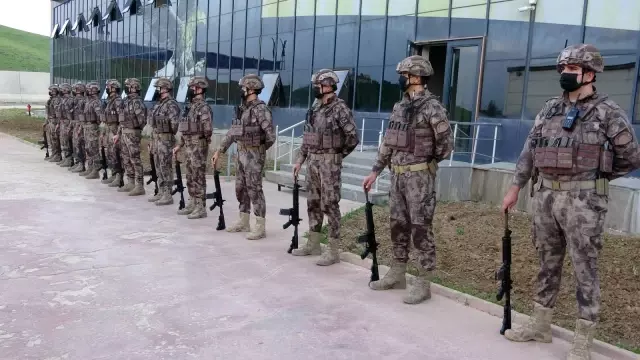 Bakan Soylu; 'Çukurca'da 3 sivili katleden turuncu listedeki terörist öldürüldü' Bakan Soylu; 'Çukurca'da 3 sivili katleden turuncu listedeki terörist öldürüldü'