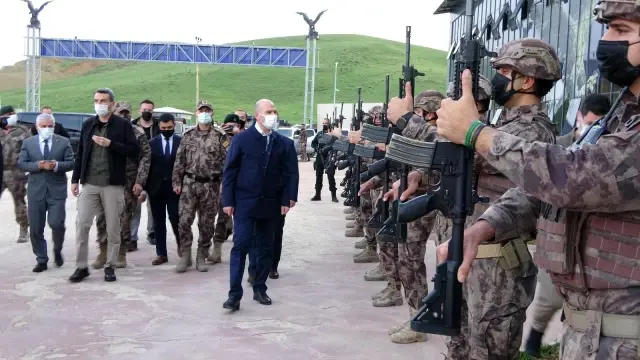 Bakan Soylu; 'Çukurca'da 3 sivili katleden turuncu listedeki terörist öldürüldü' Bakan Soylu; 'Çukurca'da 3 sivili katleden turuncu listedeki terörist öldürüldü'