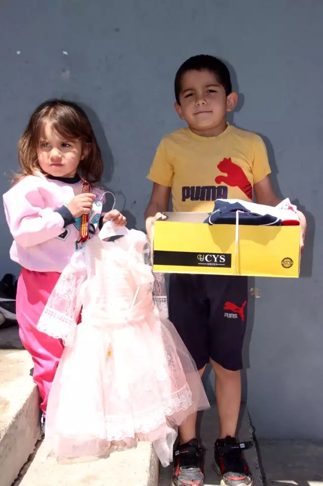 'Bayram Çocuklarla Güzel' projesi ile yüzlerce çocuğun yüzü güldü 'Bayram Çocuklarla Güzel' projesi ile yüzlerce çocuğun yüzü güldü
