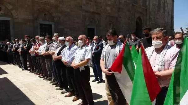 Son dakika haberleri... İsrail'in saldırılarında şehit olan Filistinliler için Bursa'da gıyabi cenaze namazı kılındı Son dakika haberleri... İsrail'in saldırılarında şehit olan Filistinliler için Bursa'da gıyabi cenaze namazı kılındı