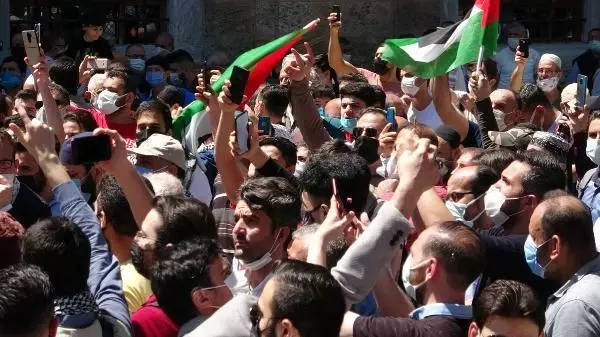 Son dakika haberleri... İsrail'in saldırılarında şehit olan Filistinliler için Bursa'da gıyabi cenaze namazı kılındı Son dakika haberleri... İsrail'in saldırılarında şehit olan Filistinliler için Bursa'da gıyabi cenaze namazı kılındı