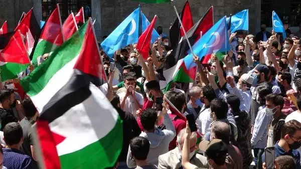 Son dakika haberleri... İsrail'in saldırılarında şehit olan Filistinliler için Bursa'da gıyabi cenaze namazı kılındı Son dakika haberleri... İsrail'in saldırılarında şehit olan Filistinliler için Bursa'da gıyabi cenaze namazı kılındı