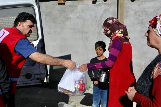 Çocukların bayram şekeri Kızılay'dan Çocukların bayram şekeri Kızılay'dan