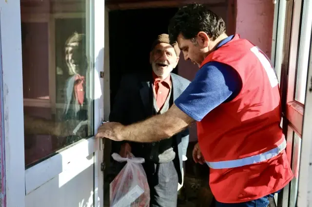 Çocukların bayram şekeri Kızılay'dan Çocukların bayram şekeri Kızılay'dan