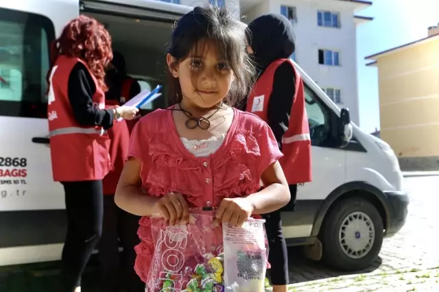 Çocukların bayram şekeri Kızılay'dan Çocukların bayram şekeri Kızılay'dan