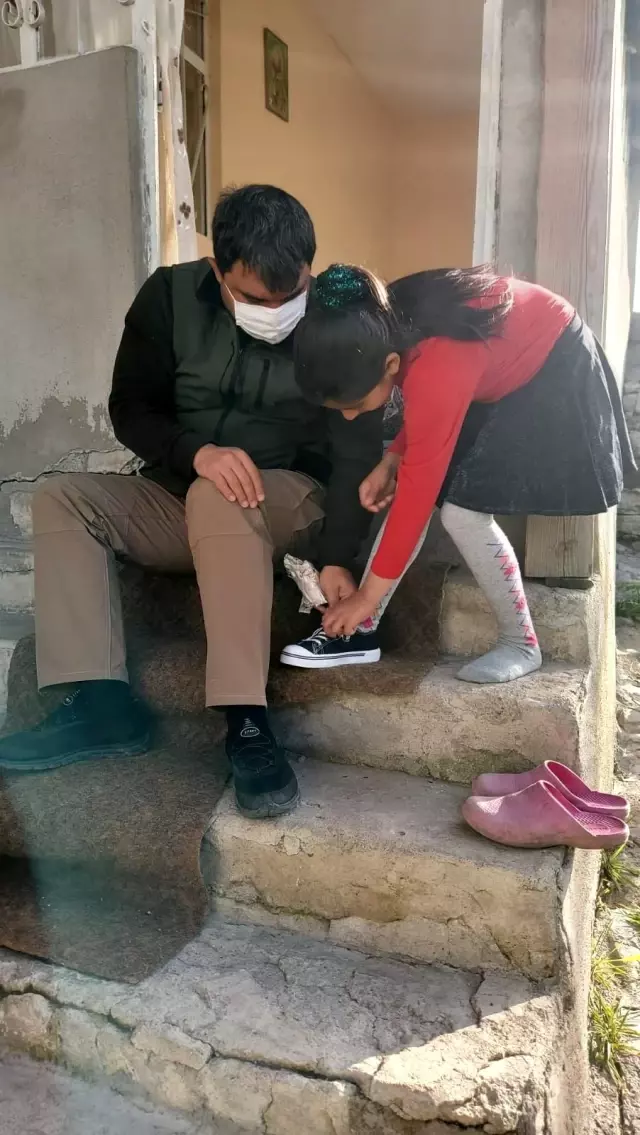Diyadin Kaymakamı Alper Balcı 600 çocuğa bayramlık dağıttı Diyadin Kaymakamı Alper Balcı 600 çocuğa bayramlık dağıttı