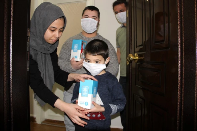 Erzurum'da faytonla 'Arafalık' hediyeler dağıtıldı