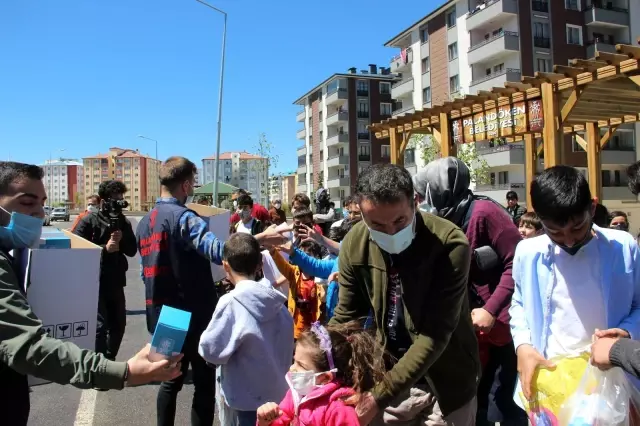 Erzurum'da faytonla 'Arafalık' hediyeler dağıtıldı