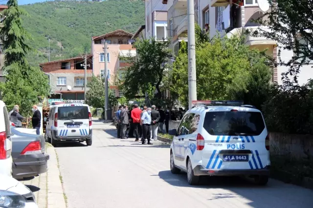 Evde tartıştığı karısını 15 yerinden bıçakladı Evde tartıştığı karısını 15 yerinden bıçakladı