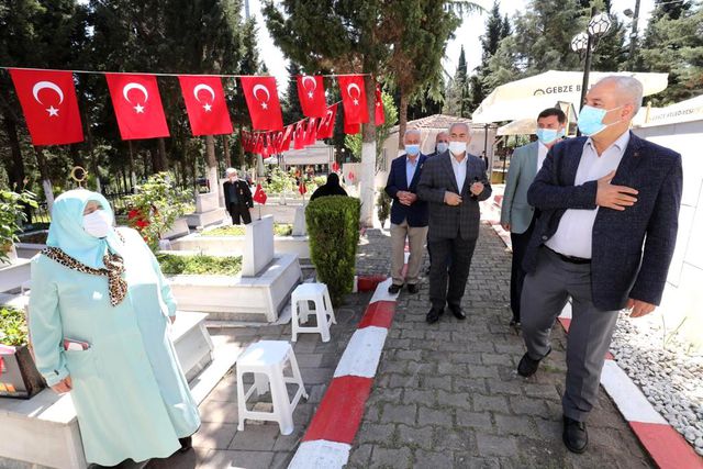 gebze de sehitlik ziyareti 2 14128743 o