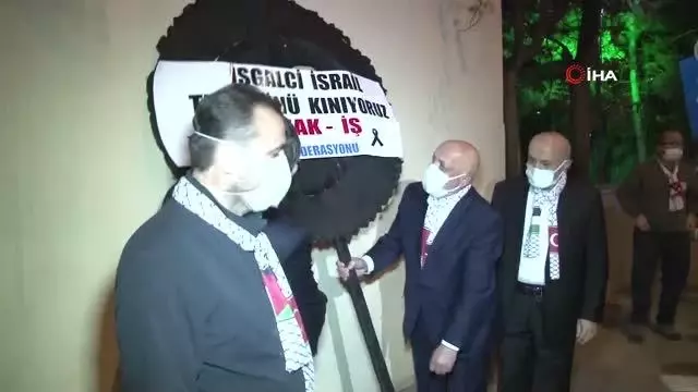 HAK-İŞ Konfederasyonu Ankara'daki İsrail konutuna siyah çelenk bıraktı HAK-İŞ Konfederasyonu Ankara'daki İsrail konutuna siyah çelenk bıraktı