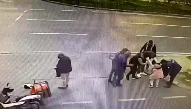 Arsızlığına hırsızlığını da ekleyince olanlar oldu: Kurye acı içinde kıvranırken telefonunu çaldı Arsızlığına hırsızlığını da ekleyince olanlar oldu: Kurye acı içinde kıvranırken telefonunu çaldı