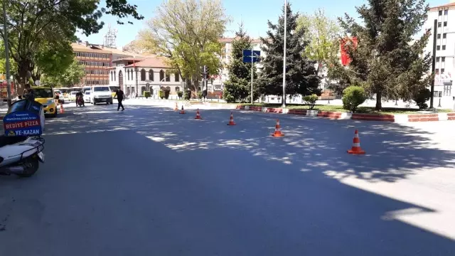 Son Dakika | İzin belgesi sorulunca tartıştığı polisi görüntülemeye başladı Son Dakika | İzin belgesi sorulunca tartıştığı polisi görüntülemeye başladı