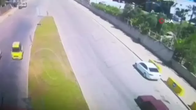 Kaldırımda gelen ölüm kameraya yansıdı Kaldırımda gelen ölüm kameraya yansıdı