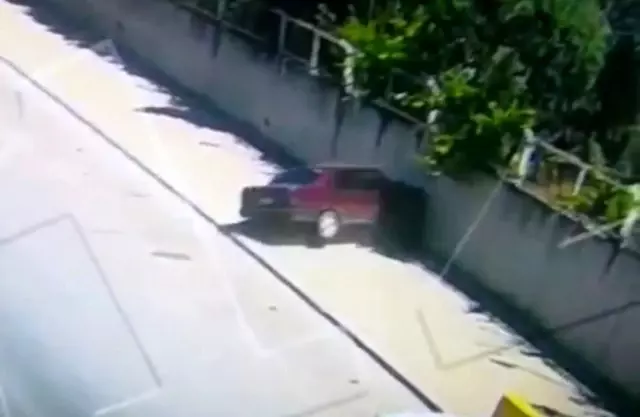 Gölge diye seçtiği kaldırımda servis beklerken canından oldu Gölge diye seçtiği kaldırımda servis beklerken canından oldu