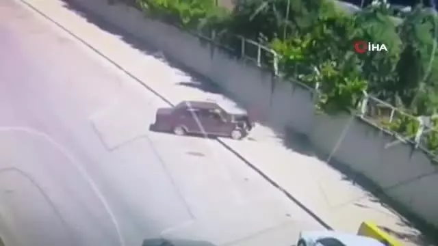 Kaldırımda gelen ölüm kameraya yansıdı Kaldırımda gelen ölüm kameraya yansıdı
